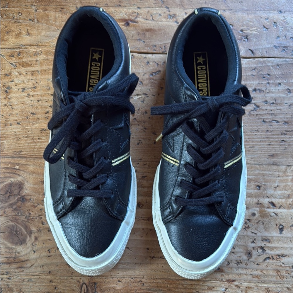 Converse Black and White Canvas Sneakers Low-Top Design